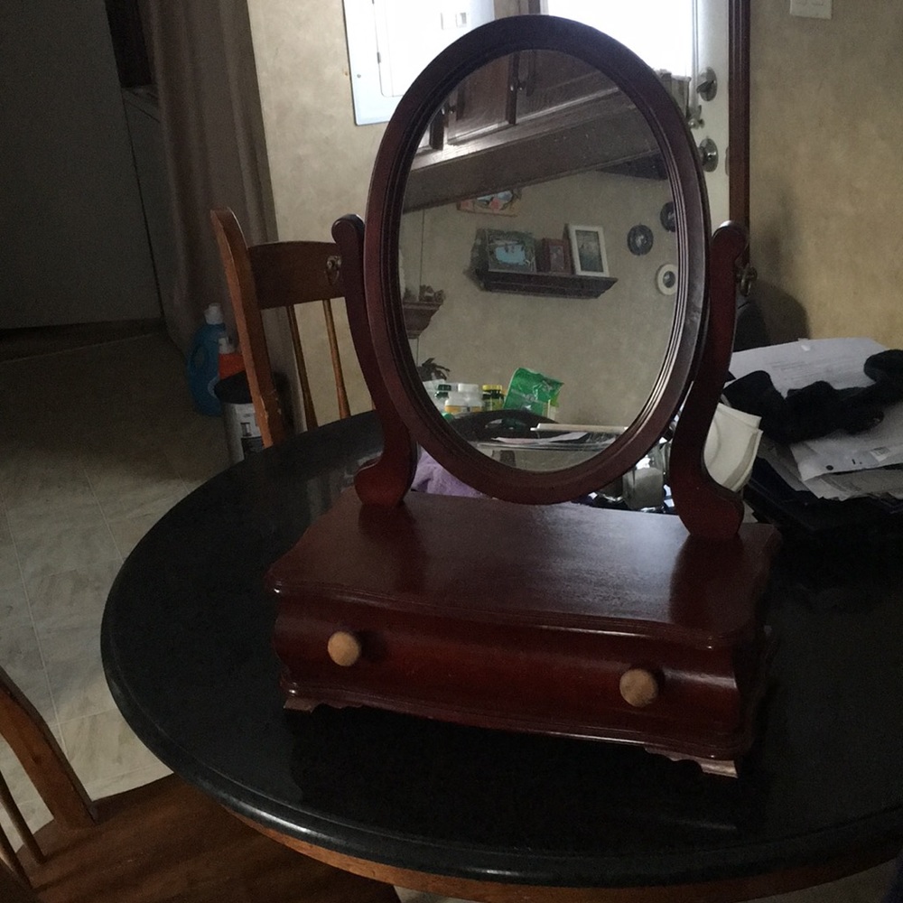 Table top mirror with one drawer